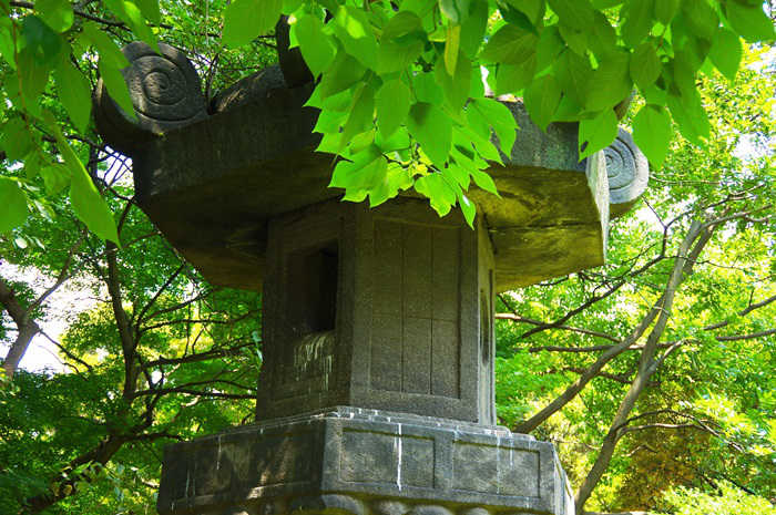 お化け灯篭周辺の観光スポット