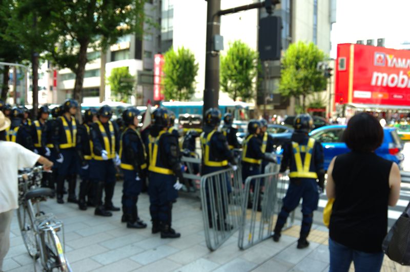 神保町の機動隊